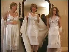 Babe no se quitó las videos en españolxxx bragas para verlo. Frotó la tela que se desplegó, le encanta. El flujo húmedo directamente para que el niño es solo unos minutos la oportunidad de lidiar con él, y el orgasmo ocurre en una ola fuerte. Ella sacude dentro de la casa, luego suavemente dedos chicas culo para extenderse.